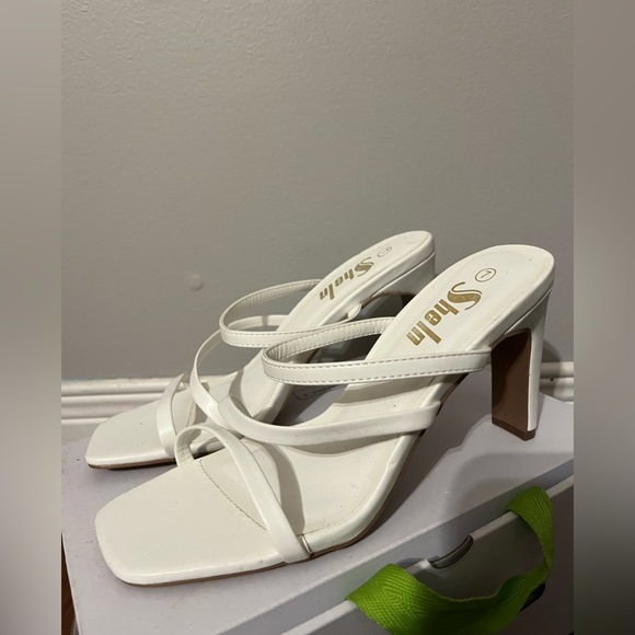 SHEIN Asymmetric Strappy Straight Heel. Size: 7 - Picture 3 of 5